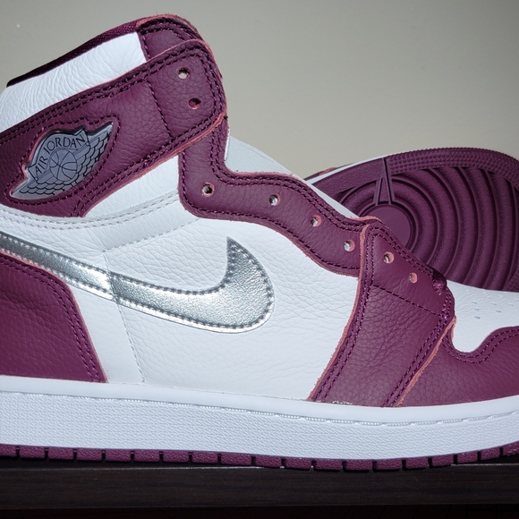Jordan 1 Retro High OG Bordeaux Men's Size 10 - Picture 1 of 8